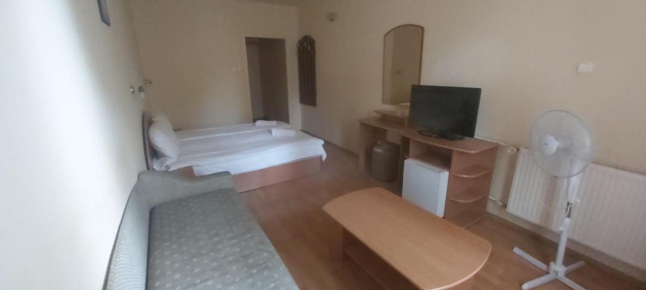 In Hotel Hajdúszoboszló Exteriör bild
