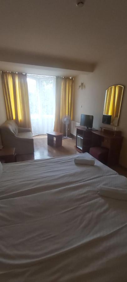 In Hotel Hajdúszoboszló Exteriör bild